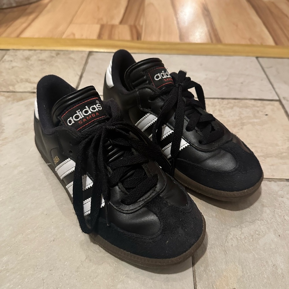 Adidas kids sneaker